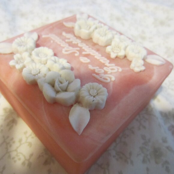 TRINKET DISH(BOX) FOR YOUR TREASURES/CERAMIC, WITH LID. - Picture 9 of 9